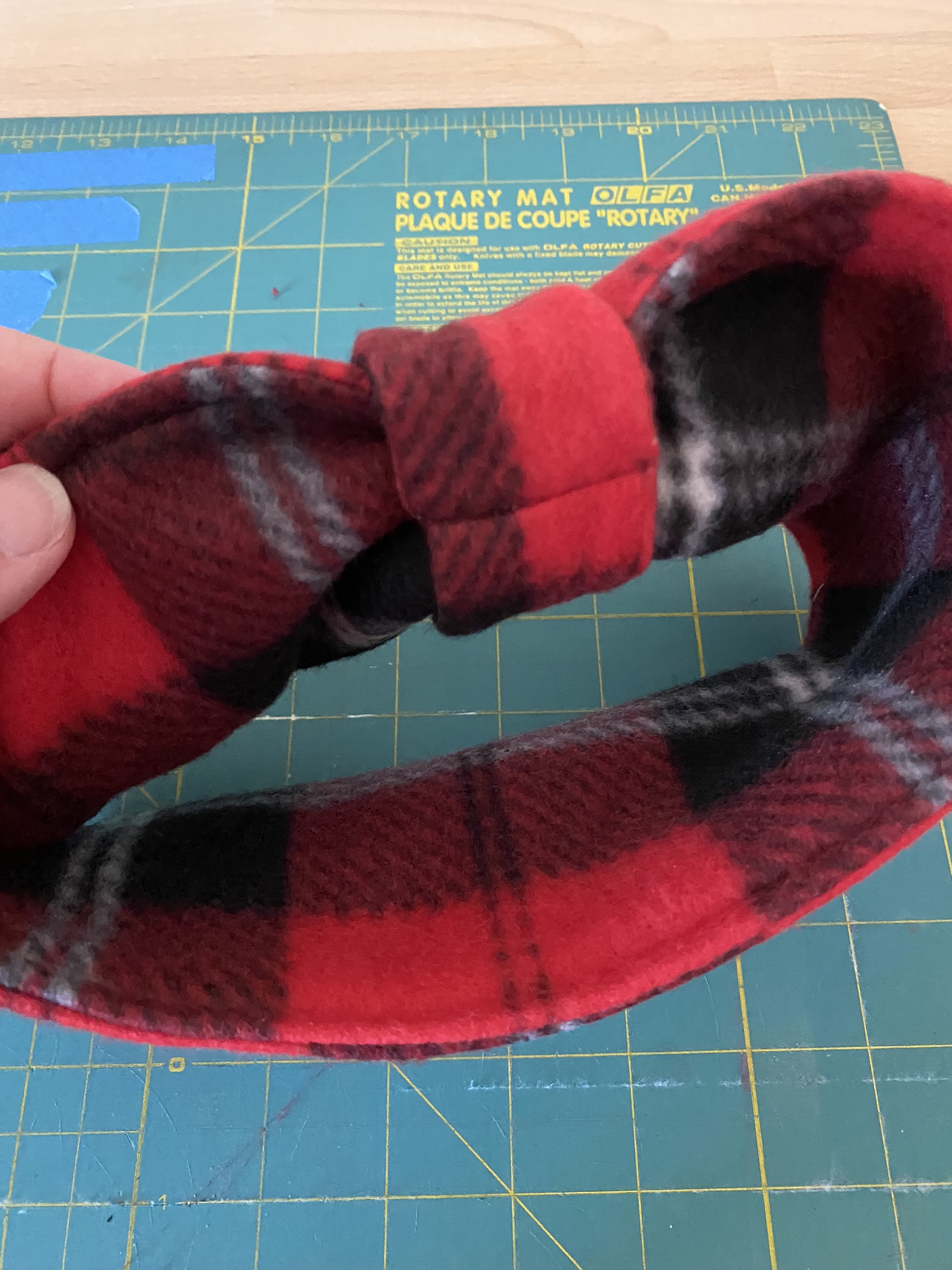 Picture of completed DIY ear warmer.